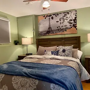 Apartment Grace Oasis With 2 Connected Bedrooms With A Pull-out Couch, Halifax